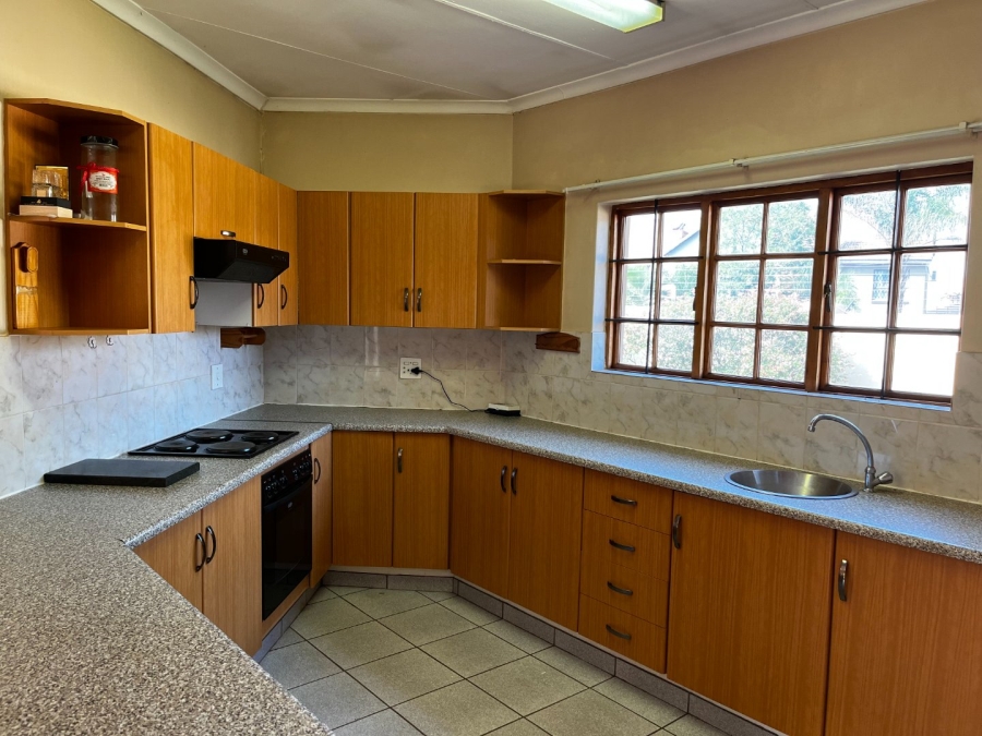 To Let 2 Bedroom Property for Rent in Melodie North West